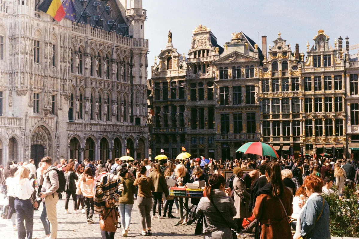 Visitors filling the Grand-Place in Brussels in daylight