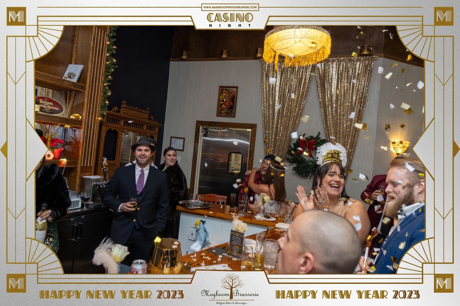 Confetti falling over the room during the New Year's Eve 2023 casino night at Meyboom Brasserie