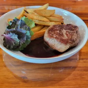 A filet au bordelaise with frites and dressed leaves