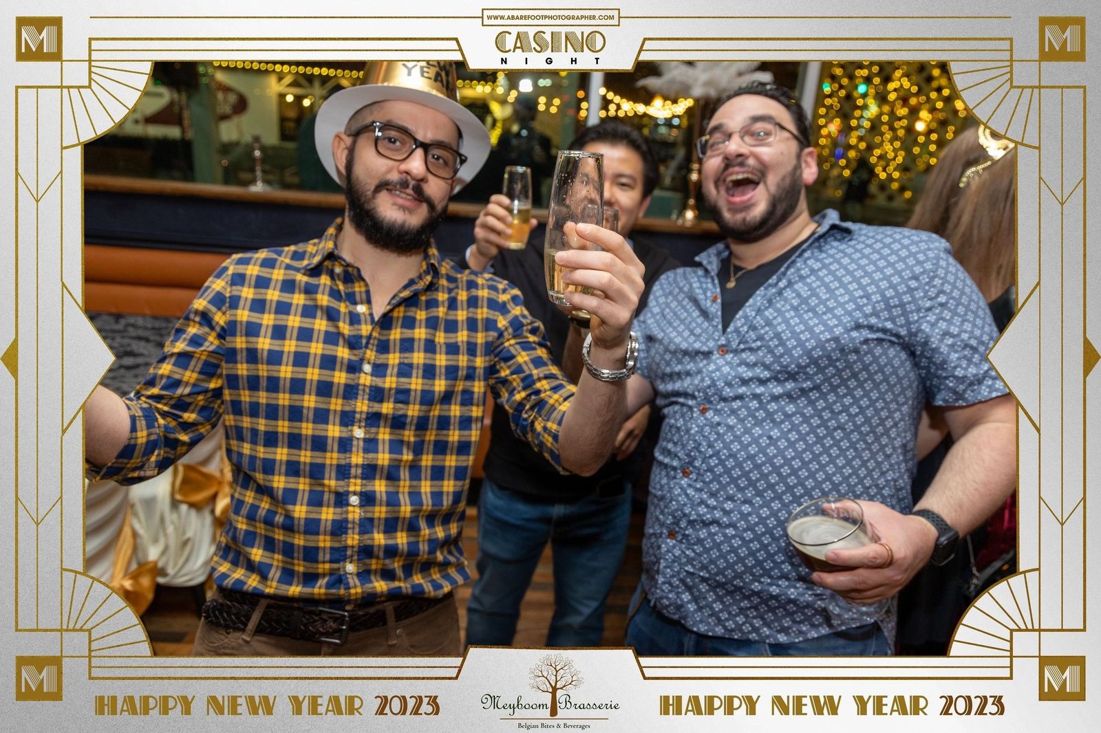 Guests raising a toast during the New Year's Eve 2023 casino night at Meyboom Brasserie