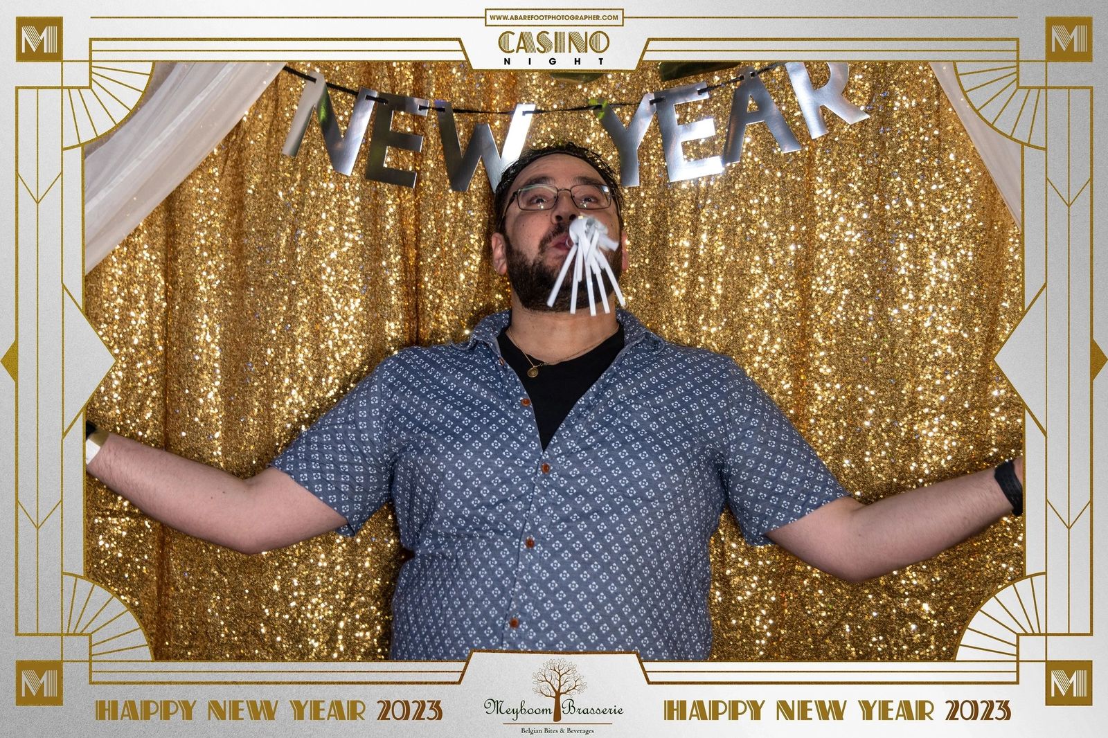 Guests in the photo booth during the New Year's Eve 2023 casino night at Meyboom Brasserie
